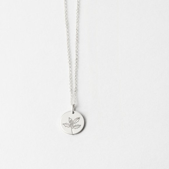 Holly December Birth Flower Cute Engraved Necklace - Picture 4 of 16